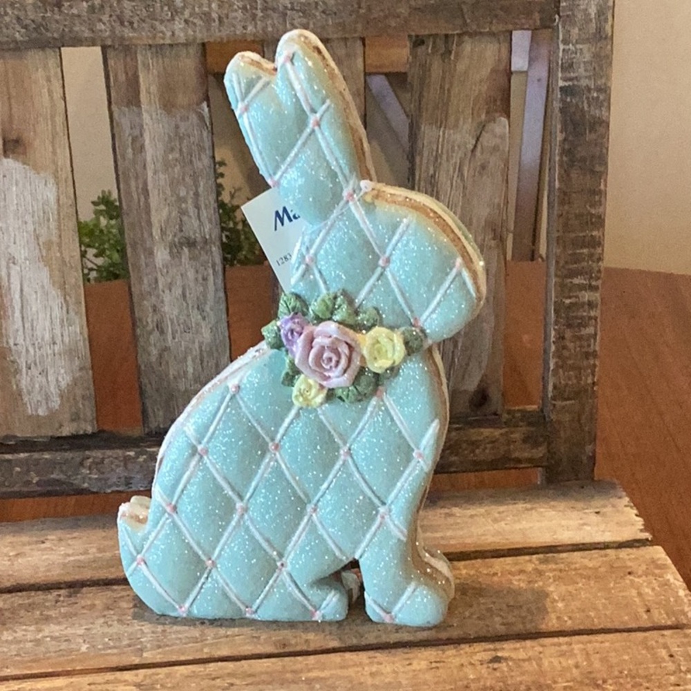 Bunny cookie with floral accents